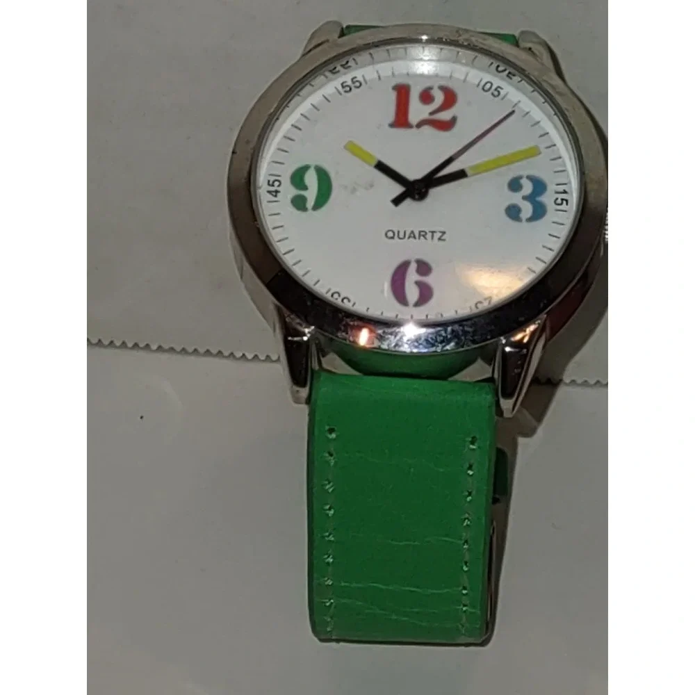 2 Avon Watches His + Hers Green Pink Quartz Movement Analog ACT Japan NEW NO BOX